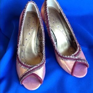 Kenzie peep toe pumps NWOT